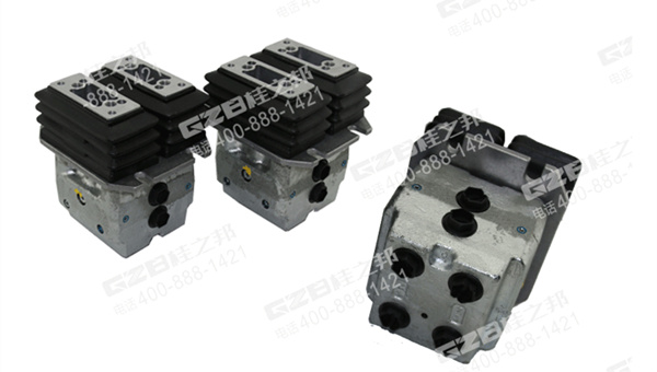 挖掘機行走腳踏閥