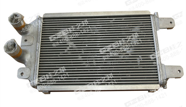 發(fā)動機配件批發(fā):三一挖掘機中冷器ME440350