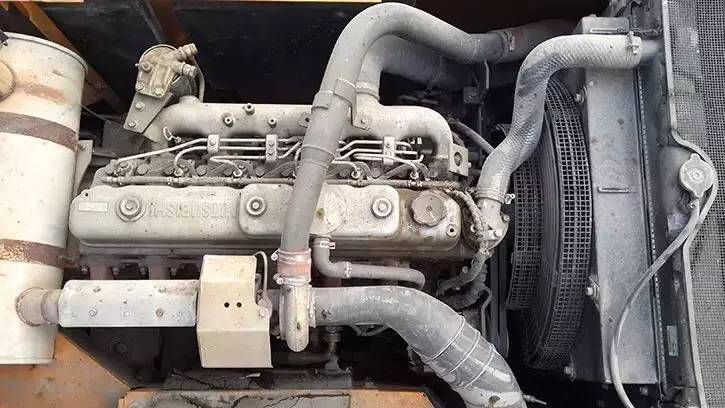 挖掘機(jī)發(fā)動(dòng)機(jī)1