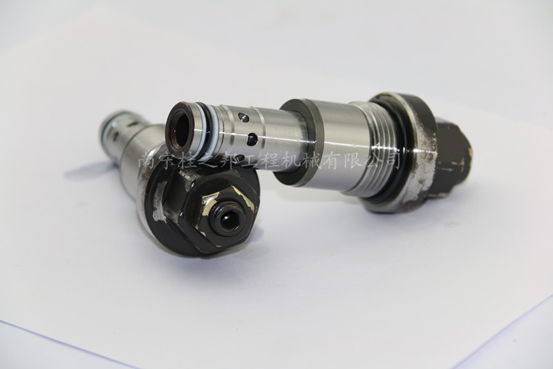 三一235挖掘機溢流閥總成